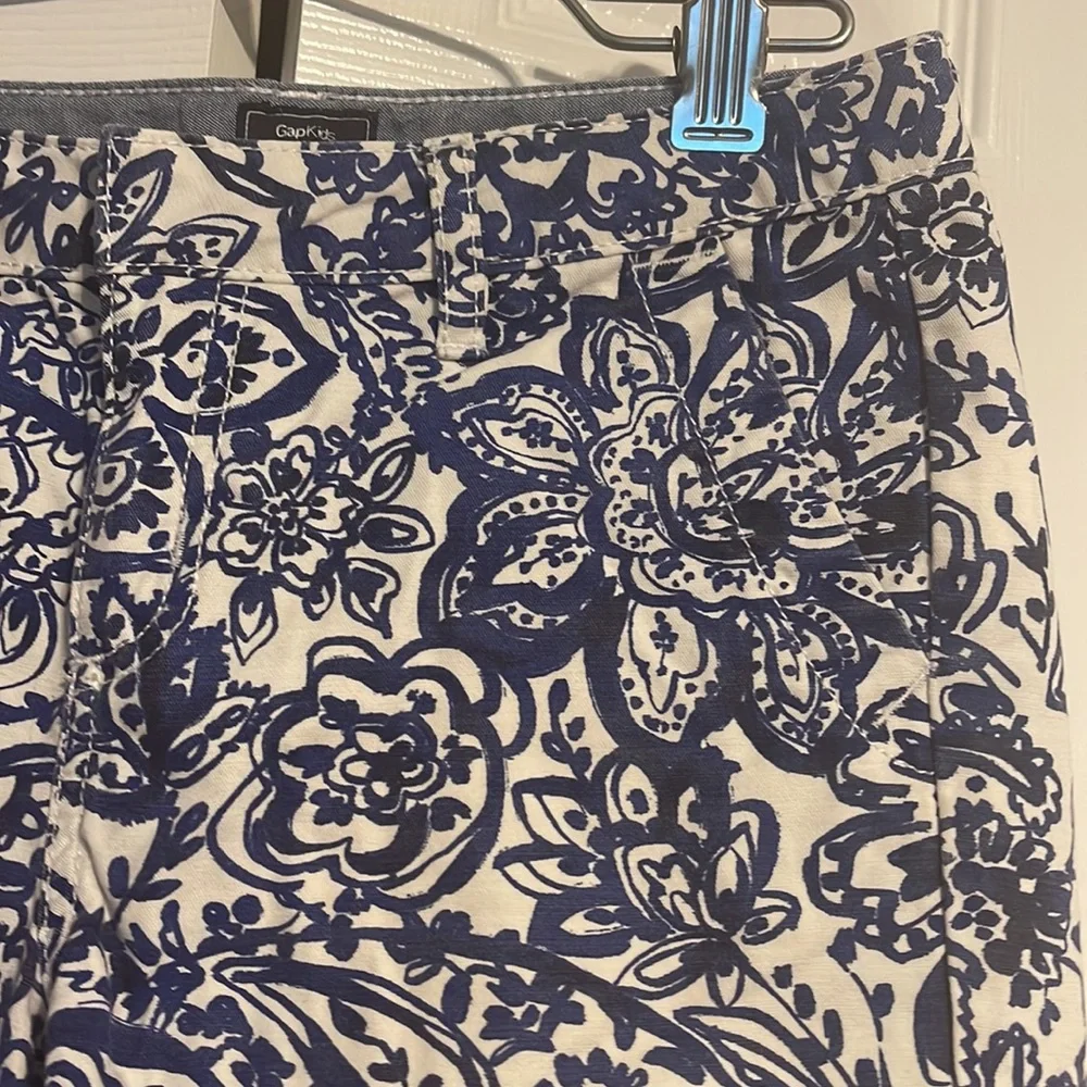 Gap kids Midi Short floral blue and white shorts size 10